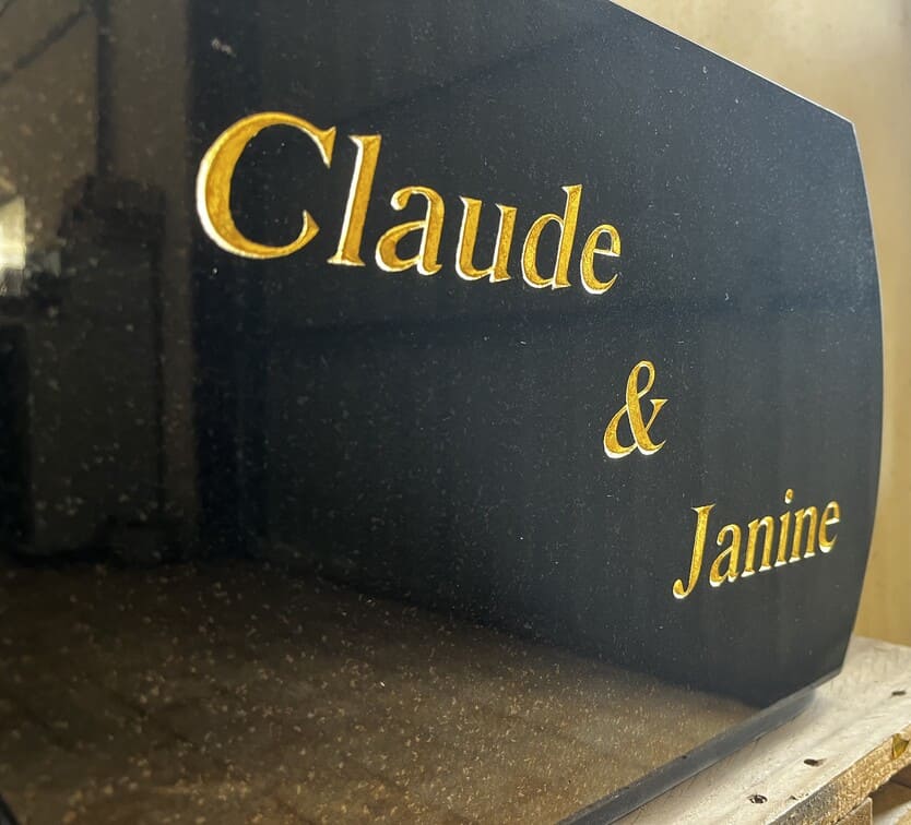 Réalisation urne en granit noir